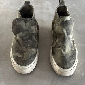 Women’s Camouflage Canvas 3/4 Sneakers